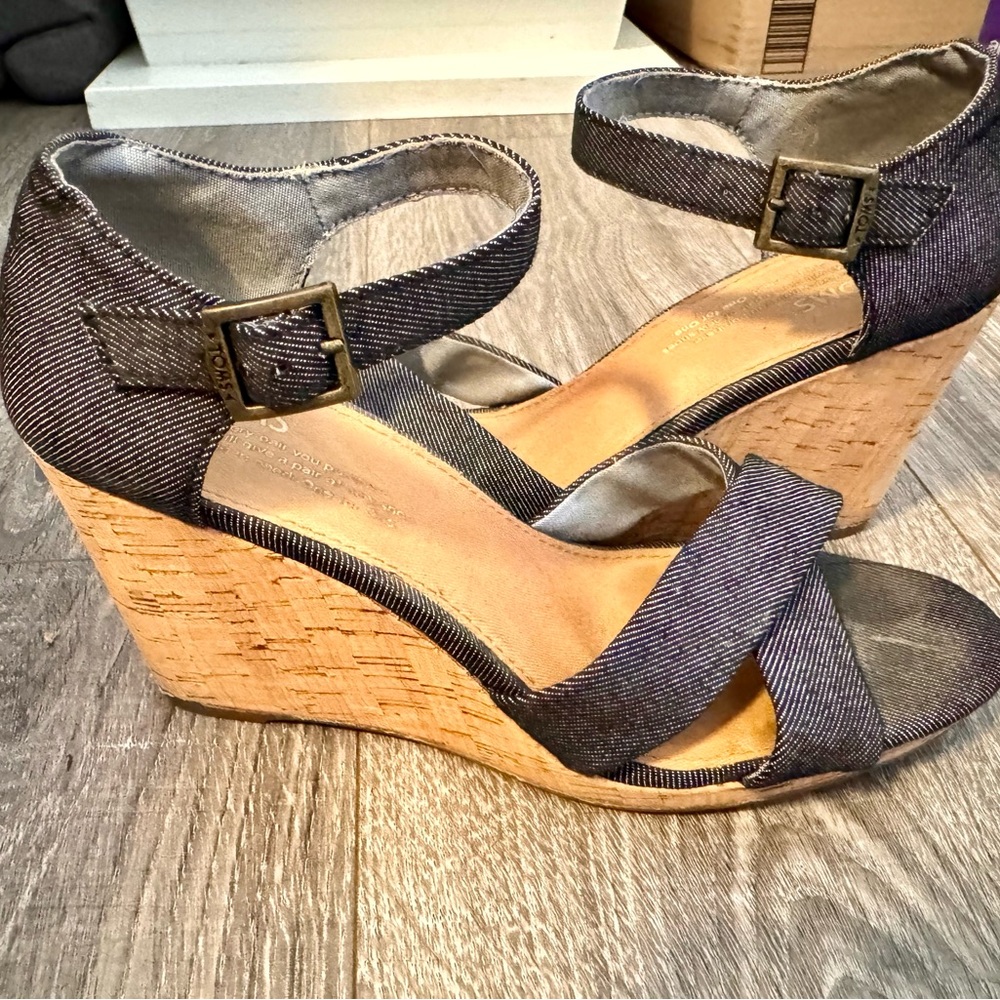 Stylish Black Wedge Sandals